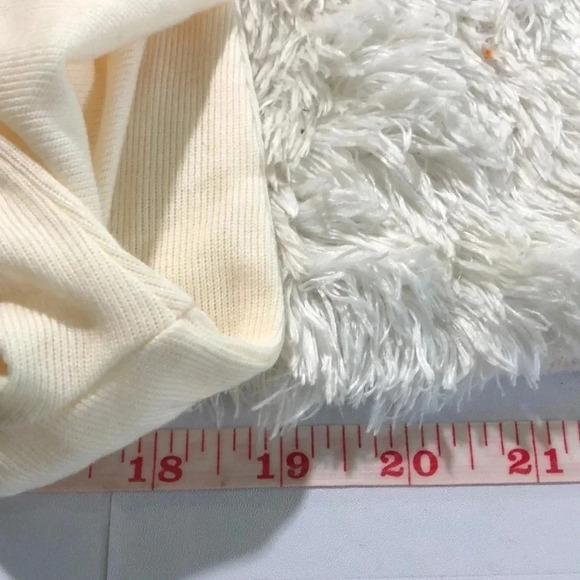 🌸NEW🌸 LISA RINNA Ruched Neck Turtle Neck - Picture 6 of 8